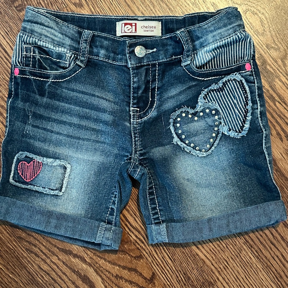 Lei low rise rolled cuff jean shorts little kid size 7 heart & rivet details